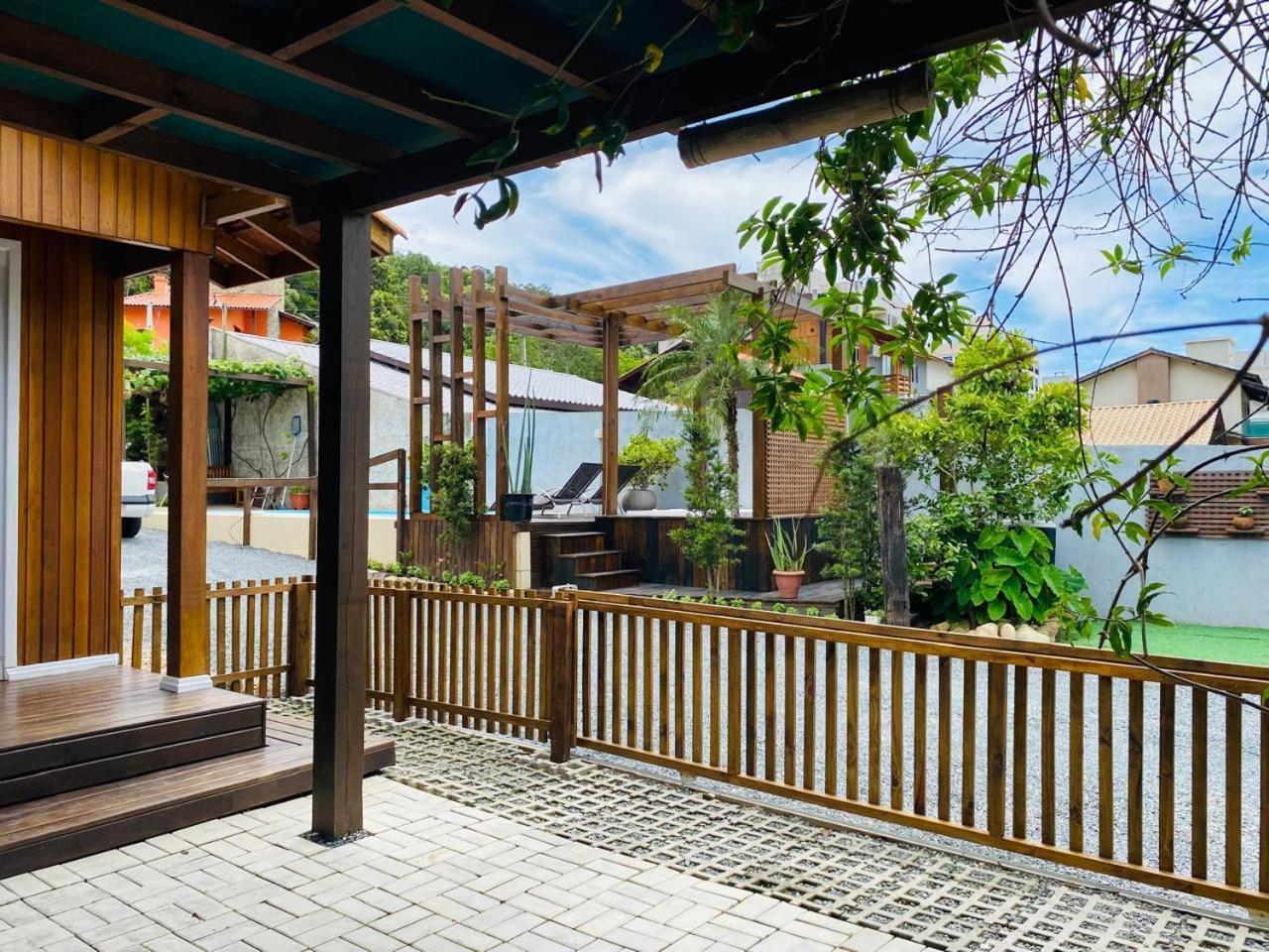 Residencial Com Piscina Possui Jacuzzi Aquecida Com Hidromassagem Villa Bombinhas Exterior photo
