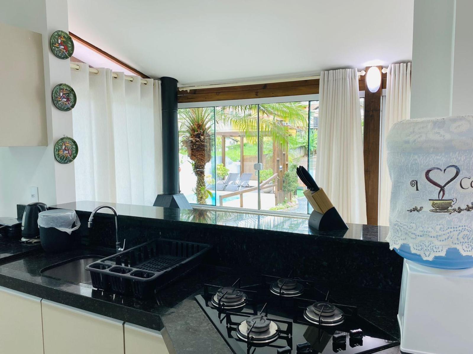 Residencial Com Piscina Possui Jacuzzi Aquecida Com Hidromassagem Villa Bombinhas Exterior photo