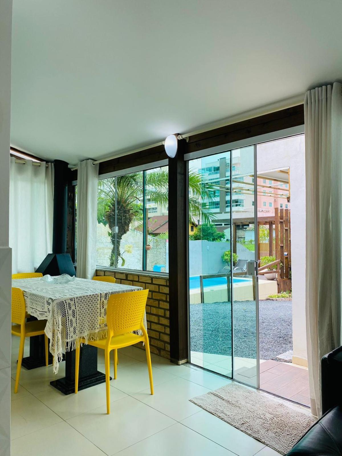 Residencial Com Piscina Possui Jacuzzi Aquecida Com Hidromassagem Villa Bombinhas Exterior photo
