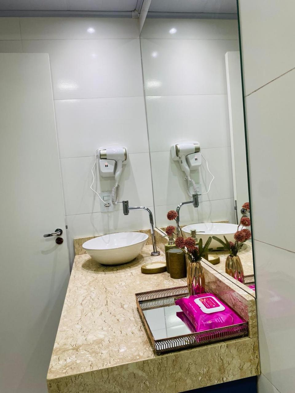 Residencial Com Piscina Possui Jacuzzi Aquecida Com Hidromassagem Villa Bombinhas Exterior photo